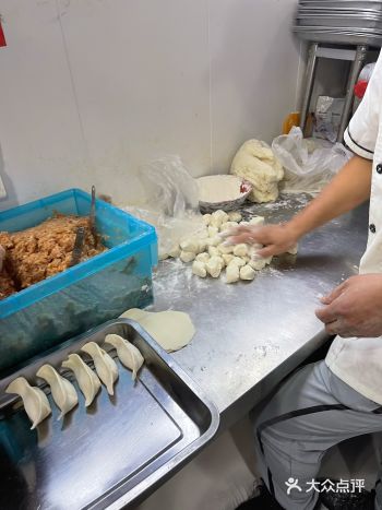 来联投必须安排上的煎有道生煎锅贴，虽然我在家外卖也可