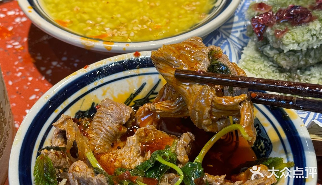密子君没有骗我！云南酸菜牛肉火锅吼吼吃[流泪]