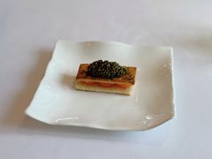 有机蛋黄吐司鱼子酱和香草-Jean Georges