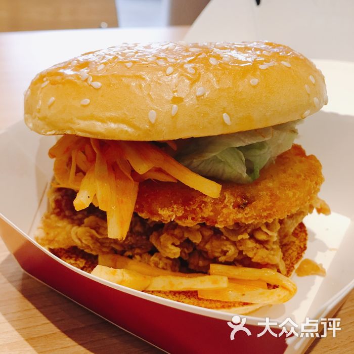 藤椒嫰笋双层鸡腿堡