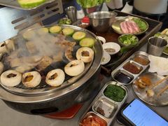 -围炉肉舍•炭烤活鳗•丹东海鲜烤肉(步行街店)