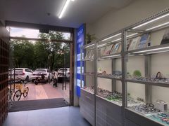 -无奔眼镜·蔡司·依视路授权店(马家堡店)
