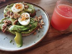 牛油果煮蛋吐司-RAC BAR(安福路店)