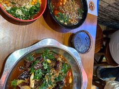 -爆炸头阿姨小四川正宗川味小吃(无任何分店)