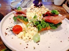 -HIGH FIVE哈福手工汉堡(桂林路店)