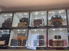 -恒一珠宝·回收黄金钻石奢侈品(灵岩南路店)