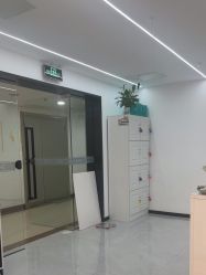 -V7 HAIR SALON