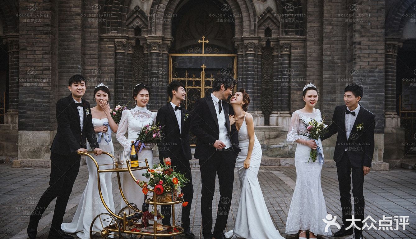 胶片质感集体婚照，幸福需要他人的见证