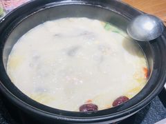 -洪氏嗨捞·广东猪肚鸡·椰子鸡火锅(西咸万象城店)