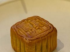 莲蓉蛋黄月饼-上海半岛酒店·半岛精品店
