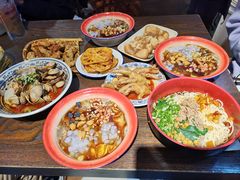 -爆炸头阿姨小四川正宗川味小吃(无任何分店)