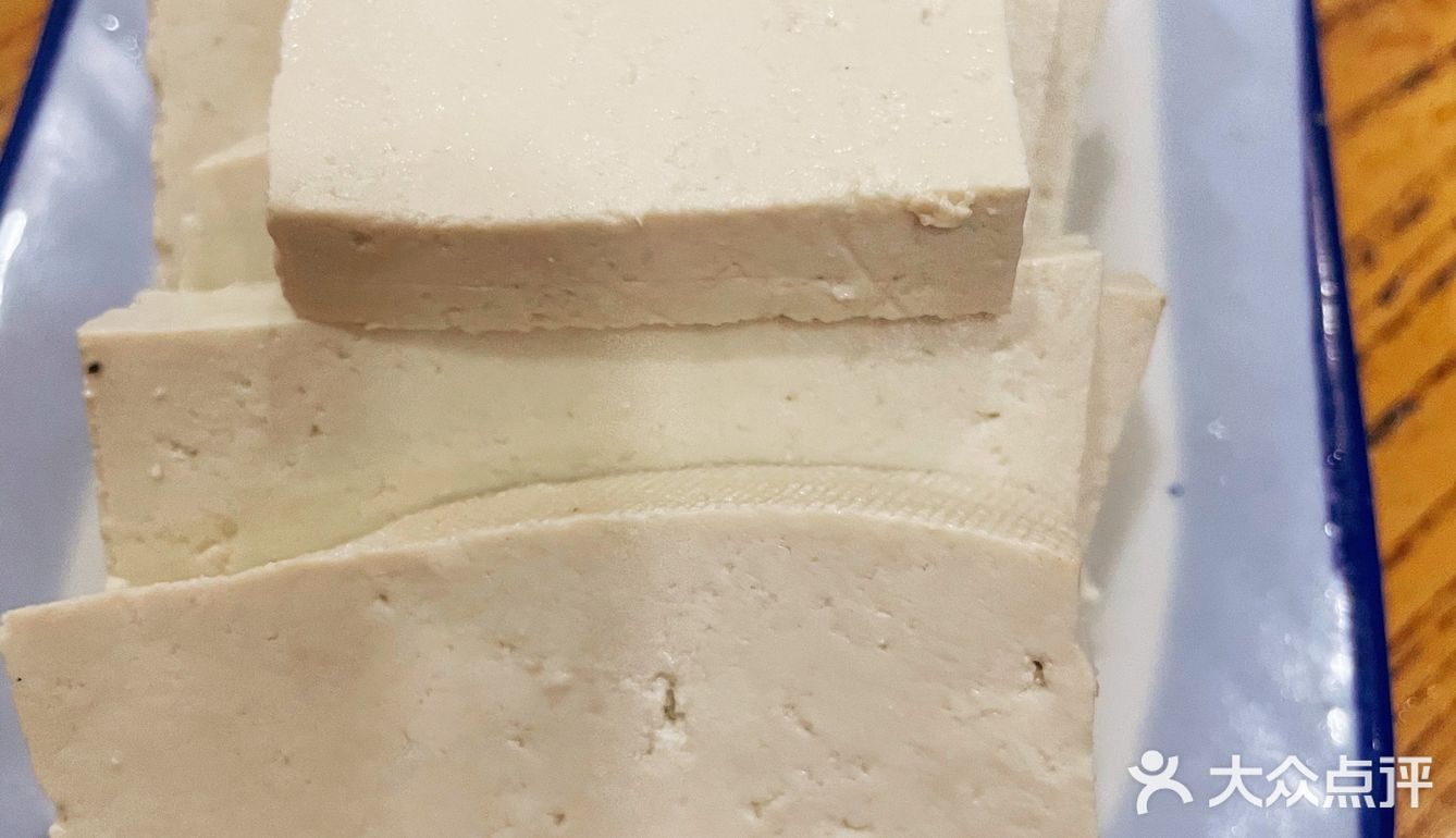 铜锅儿老店，真正倒盘不撒的手切鲜羊肉[6]。