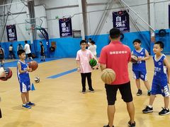 -顶峰篮球俱乐部(南头店)