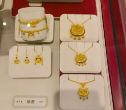 -周大福CHOW TAI FOOK(浦东八佰伴店)