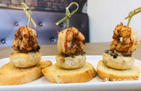 Cheese-Stuffed Mushrooms with Shrimp