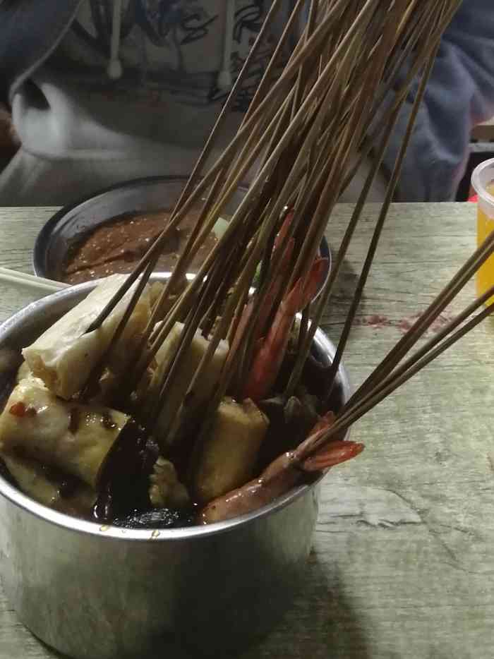 清真小树林串串香-"味道很好,就在大十字路口的角上,虾滑,牛.