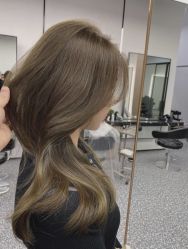 -MODEL'S HAIR