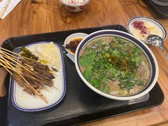 -云阿蛮云南生烫牛肉米线(奉贤路店)