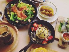 牛油果烟熏三文鱼沙拉-来龙里 精致 东南亚餐室(万象城店)