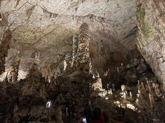 -波斯托伊纳溶洞