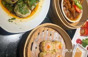 Steamed Shrimp and Crab Roe Dumplings