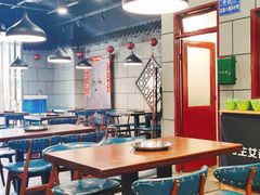 大堂-超越炭火牛蛙火锅鸡(河东店)