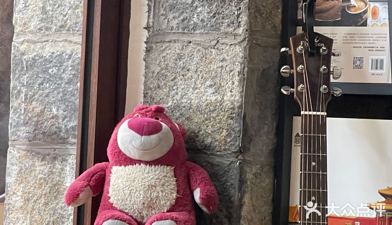 一家装潢很是吸引人的小咖啡店☕️满满的露营风