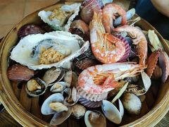 必点菜一筐海鲜-鲜小岛·铜锅涮肉