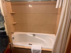 -武汉五月花大酒店(武昌火车站中南路地铁站店)