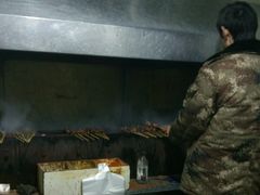 -劳动公园新疆人烤腰子