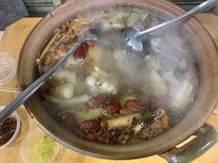 炭炉果鸡煲-威邵鸡煲(西华路总店)