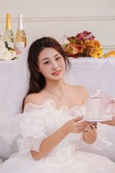 -onlygirl摄影美学馆高端定制(江滩店)