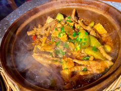 鸡爪焖牛蛙-鹤江桥·红油牛肉粉(SKP店)