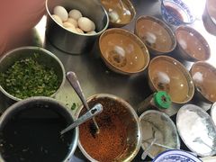 调料台-艾麻子奶汤面(文庙街店)