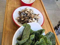 -毛辣果·贵州红酸汤牛肉火锅(西单店)