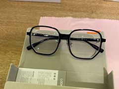 -LOOK眼镜·蔡司依视路配镜(宝山万达店)