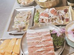 -围炉肉舍•炭烤活鳗•丹东海鲜烤肉(步行街店)