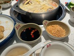 -三人行骨头王火锅(长寿店)