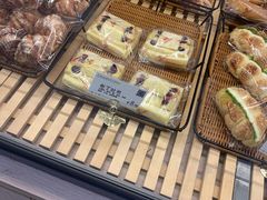 -顶东面包花园·生日蛋糕(世博店)