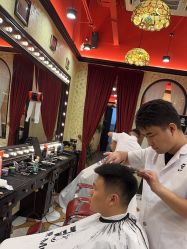 -东方先生国潮男士理发馆
