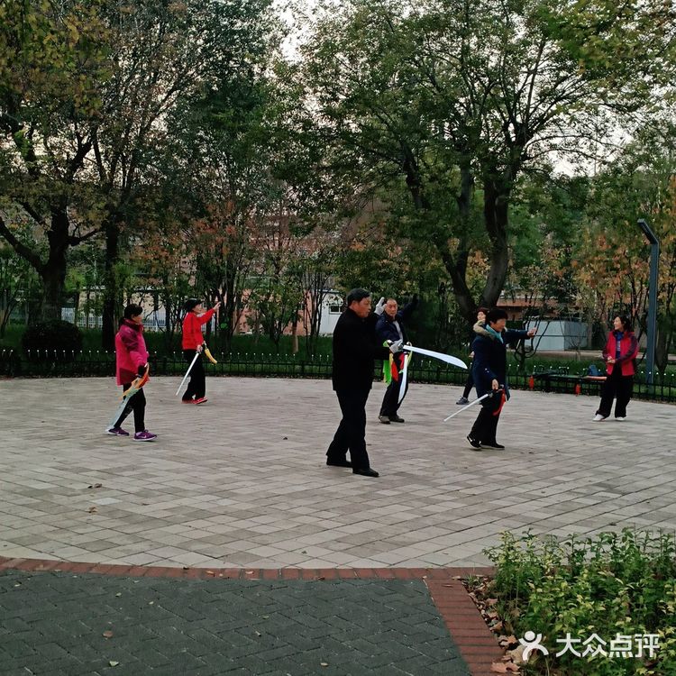 人民公园老年人的娱乐场所！