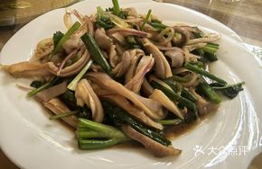 Sautéed Pork Intestines with Ginger and Green Onion