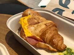 火腿芝士可颂-星巴克(天津佛罗伦萨小镇店)