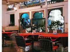 -Lake Shore Hotel & Restaurant