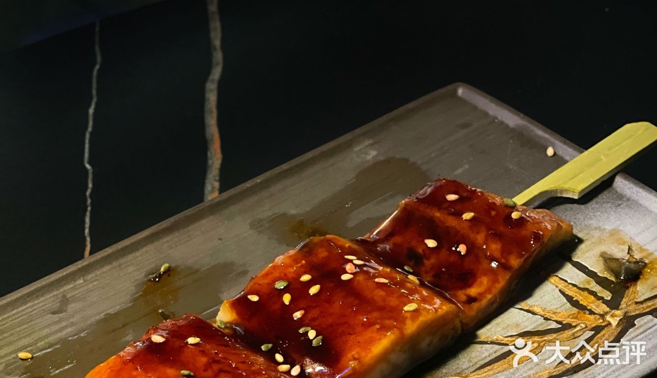 这家宝藏烧鳥威士忌吧居然还有驻唱