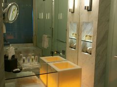 android_upload_pic-上海滴水湖皇冠假日酒店