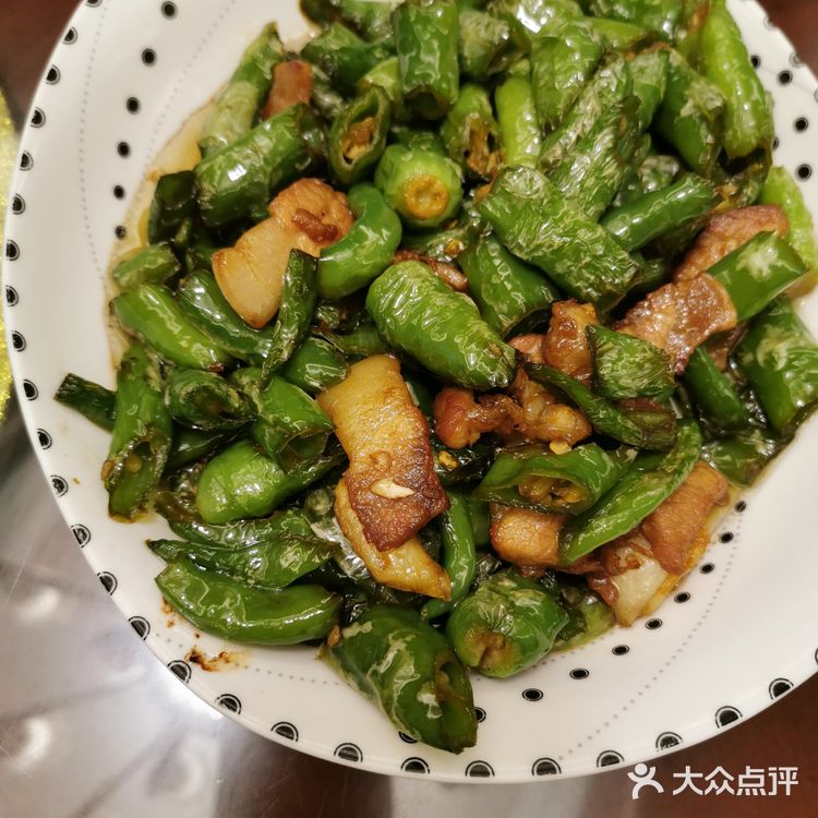 五花肉炒二荆条辣椒！