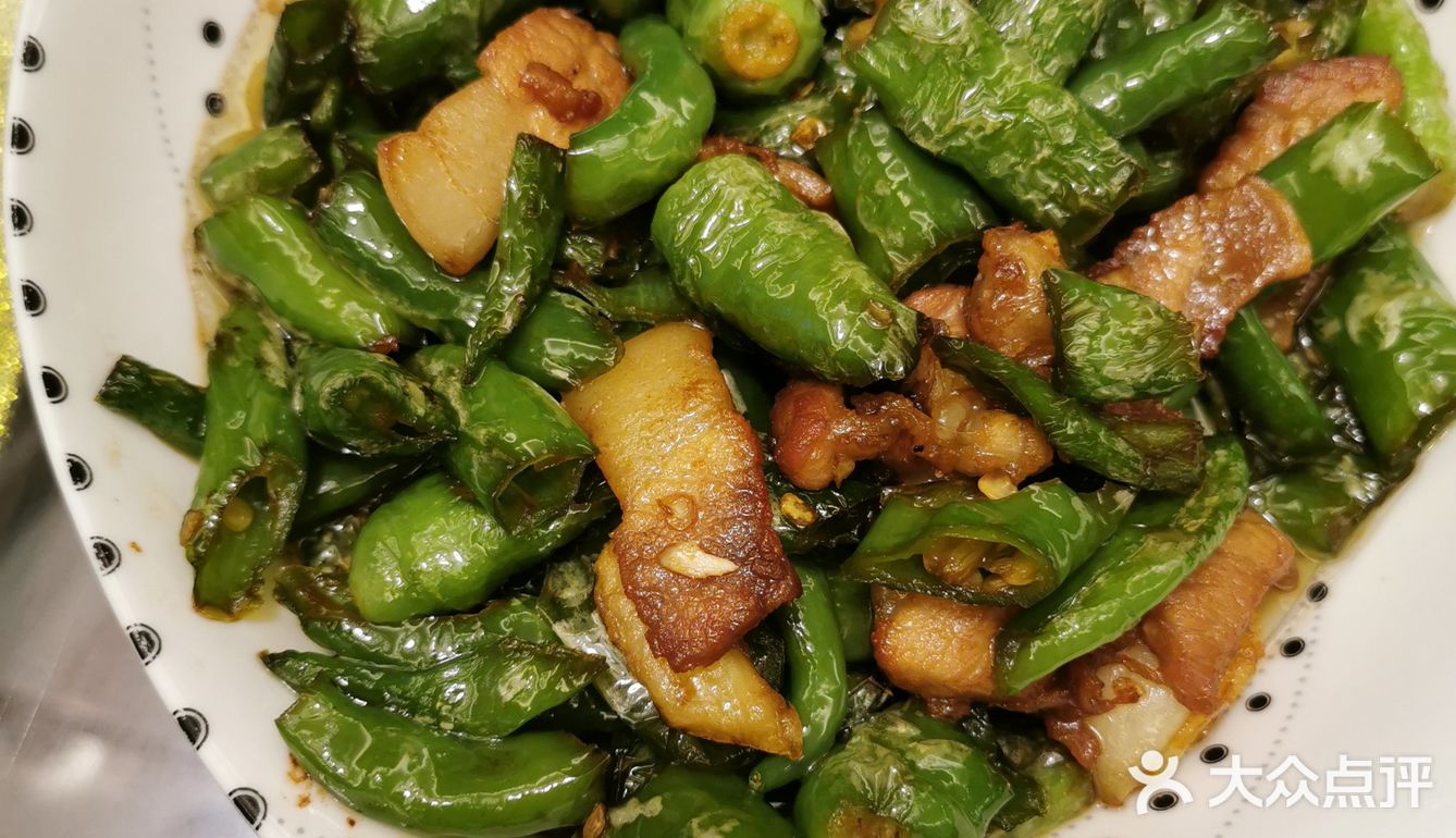 五花肉炒二荆条辣椒！
