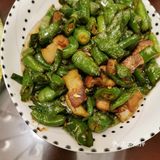 五花肉炒二荆条辣椒！