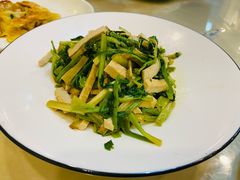 水芹炒干子-昆承湖酒家·本帮农家菜